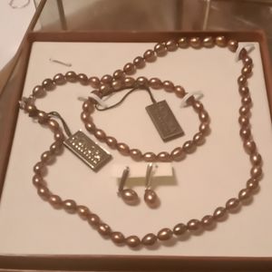 HONORA CHOCLATE PEARL NECKLACE EARRINGS & BRACELET